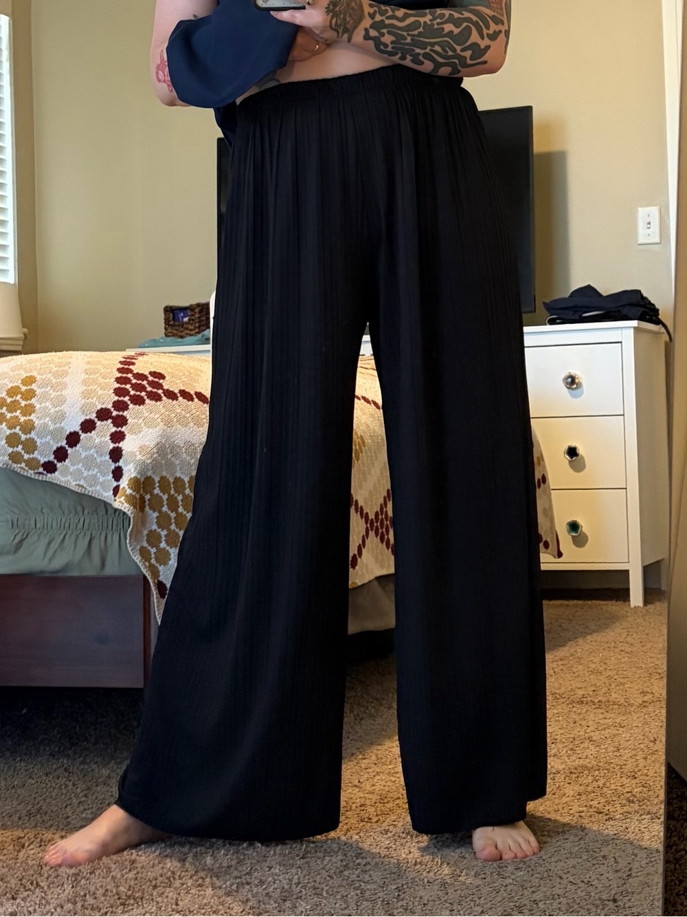 Uniqlo Black Micro Pleated Wide Leg Pants Elastic Waist Medium High Waist